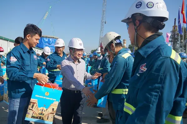 Bộ trưởng Bộ Xây dựng thăm, chúc Tết người lao động LILAMA